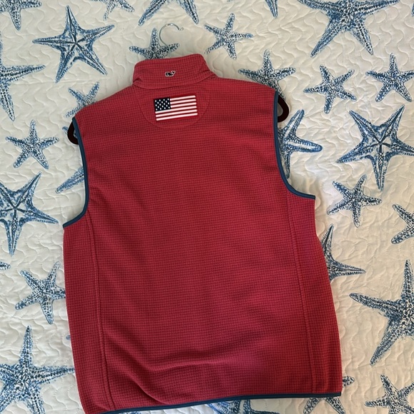 Vineyard Vines Fleece Vest🐳🇺🇸 - Picture 3 of 3